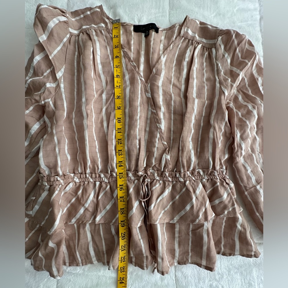 🌻Sweet Rain Raffled Hem Blouse - Picture 4 of 5